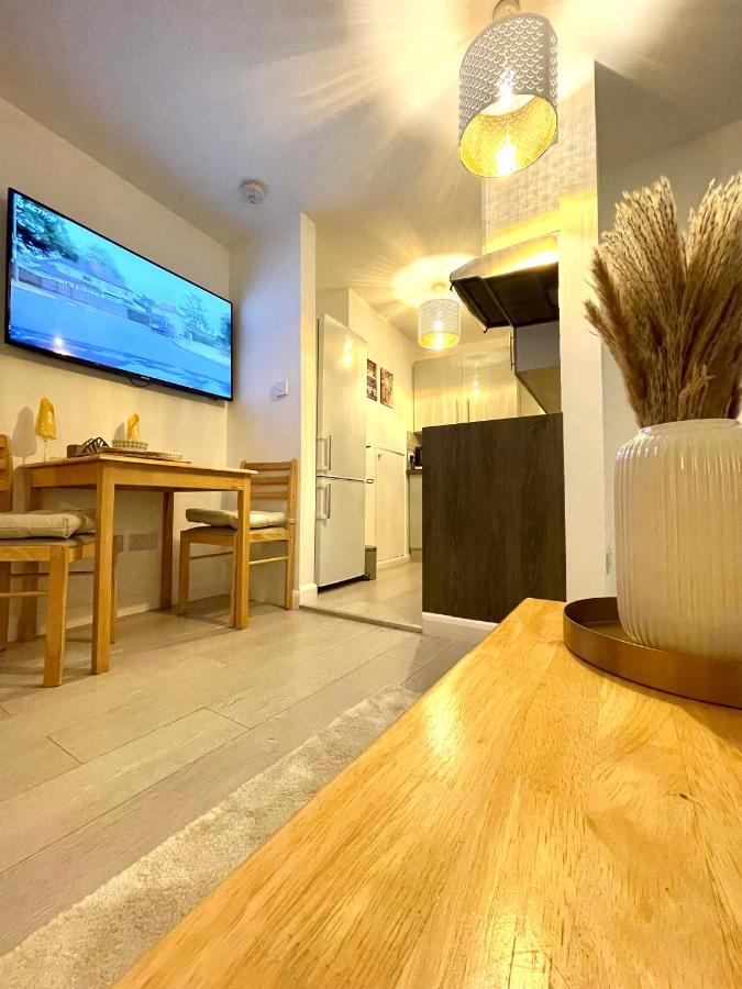 Enchanting One Bed Flat With Free Parking Гендон Екстер'єр фото